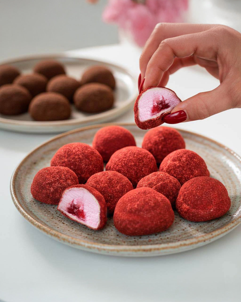 STRAWBERRY FILLED MALLOWS + RICH RASPBERRY & BELGIAN WHITE CHOC BOX – 5 PCS